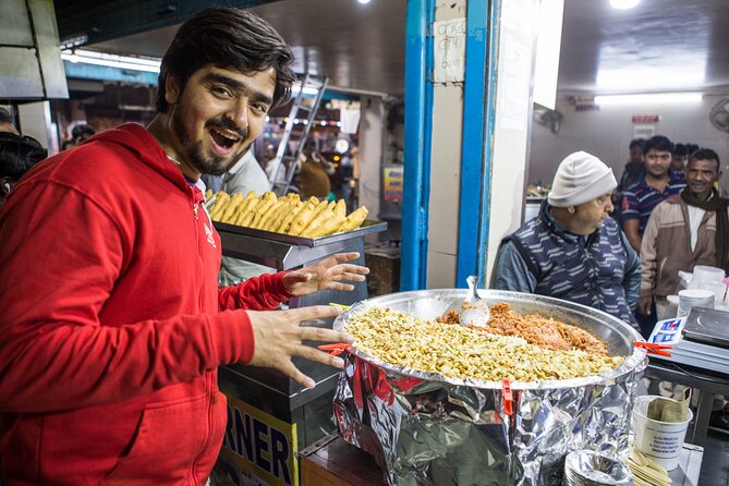 Delhi Food Walk: Rickshaw Ride, Street Eats & Market Tour - Shawarma, fruit beer, and the first bites