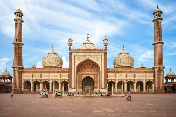 Delhi: Half day Old and New Delhi Tour on Iconic Landmarks - India Gate and New Delhi’s formal avenues