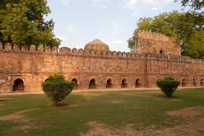 Delhi historical Gardens & Ruins - A private format with a guide who shapes the day