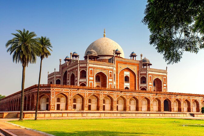 Delhi: Old and New Delhi Private One Day Tour - India Gate introduces New Delhi’s ceremonial side