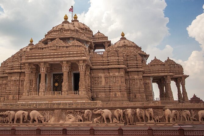 Delhi: Old & New Delhi Full or Half Day Tour - Qutub Minar closes the architectural loop