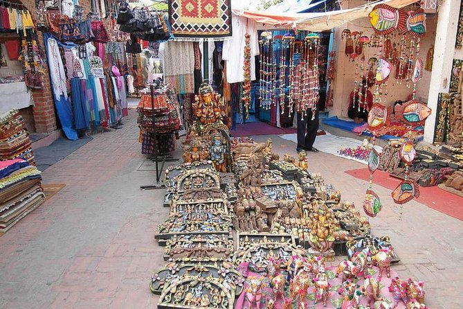 Delhi: Private Half-Day Guided Shopping Tour with Transfer - Janpath gives you a livelier street-market taste