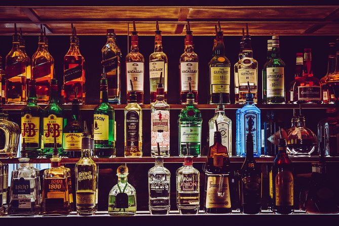 Delhi: Pub Crawl (3 Hours Guided Bar Hopping Tour) - Starting in Connaught Place