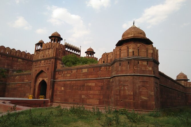 Delhi's historical 7 hours experience tour - What the guides and transport add