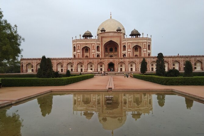 Delhi's historical 7 hours experience tour - A rickshaw through Chandni Chowk and Khari Baoli