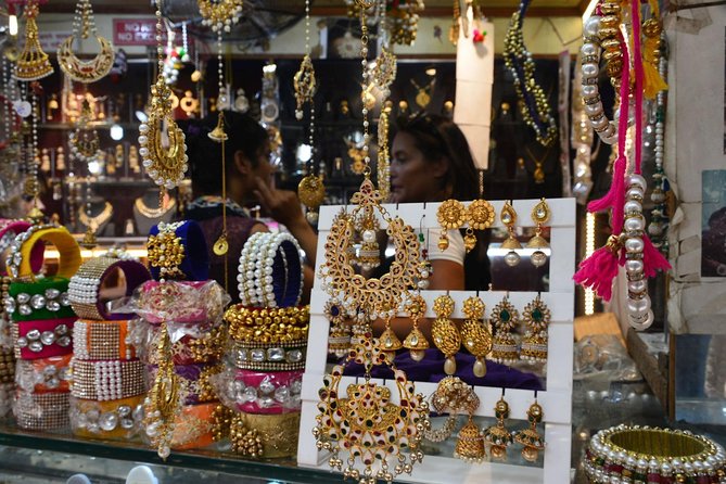 Delhi Shopping Tour - Private & Custom - Bargaining, fixed prices, and smart buying