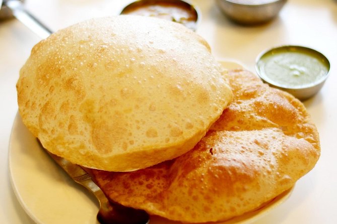 Delhi: Street Food Crawl (2 Hours Guided Food Tasting Tour) - Tea in a clay cup and a spice-shop stop
