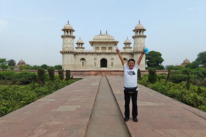 Delhi: Taj Mahal Agra Fort & Baby Taj Tour by Car with Fast Entry - Lunch at the DoubleTree by Hilton Agra