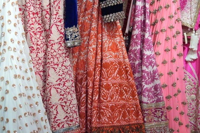 Delhi Textile & Handicraft Tour: Artisan Workshops Experience - Ending at Dilli Haat with handmade décor