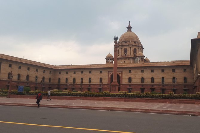 Delhi Tour with private car and local guide full day - India Gate and the national capital