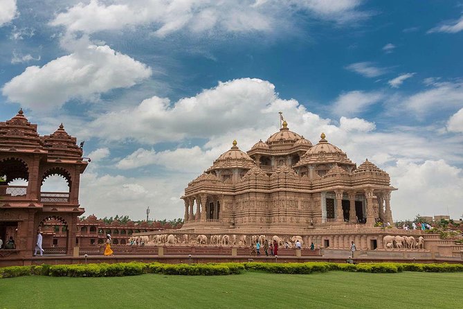 Delhi: Visits to Swaminarayan Akshardham with guide & transfers - Passing security at Akshardham