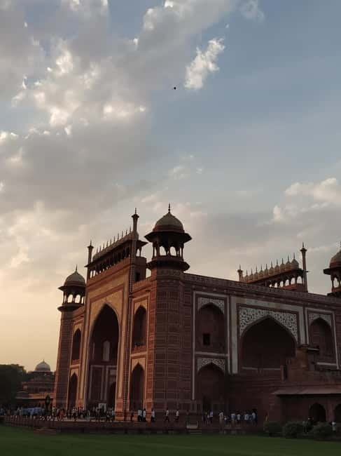 Evening tour of Agra city with Sunset Taj Mahal & Agra Fort - Pickup from Agra or New Delhi