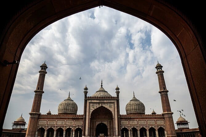 Exclusive Full-Day Guided Tour of Old and New Delhi - Why this Delhi tour works for a first day