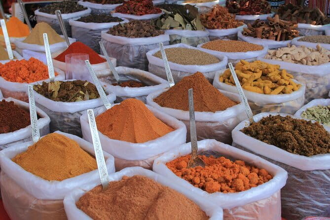 Exclusive Full-Day Guided Tour of Old and New Delhi - Chandni Chowk spices and the Red Fort