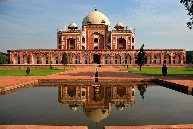 Exploring Old and New Delhi Full-Day Private Guided Trip - Jama Masjid shows Old Delhi at monumental scale