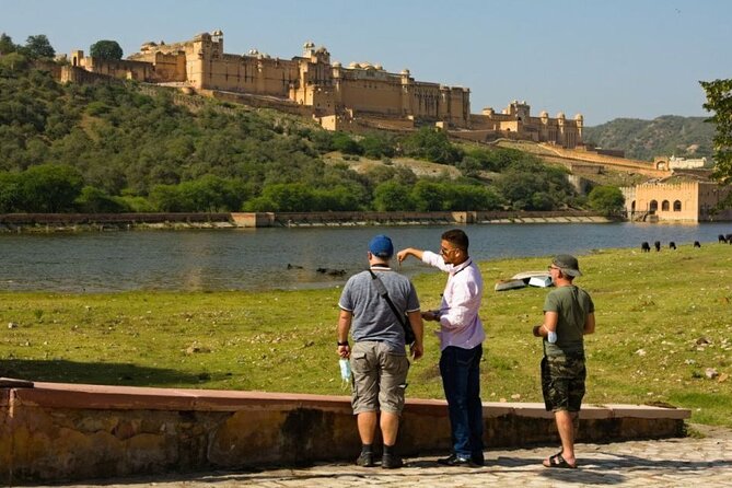 Four-Day Luxury Golden Triangle Tour to Agra & Jaipur From Delhi - Day 1: Sikh calm, New Delhi icons, and a long finish