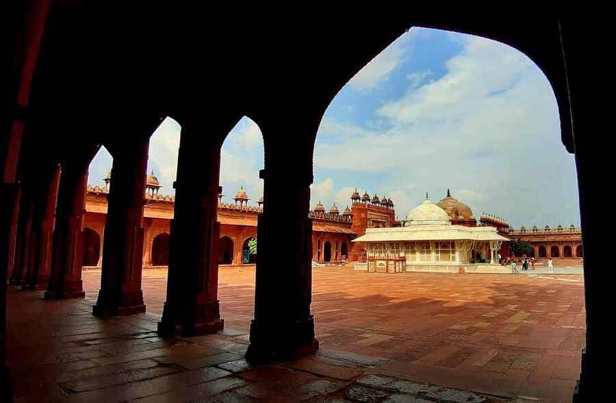 From Delhi: 2 Days Taj Mahal & Agra Tour With Fatehpur Sikri - The private drive from Delhi to Agra