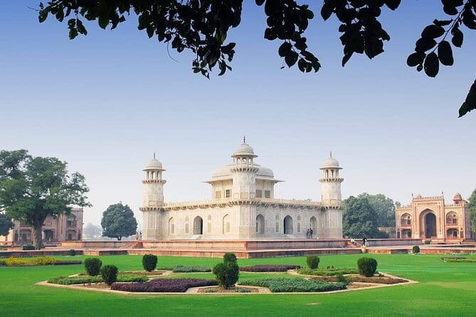 From Delhi: All-Inclusive Taj Mahal and Agra City Tour By Car - Three hours on the Yamuna Expressway