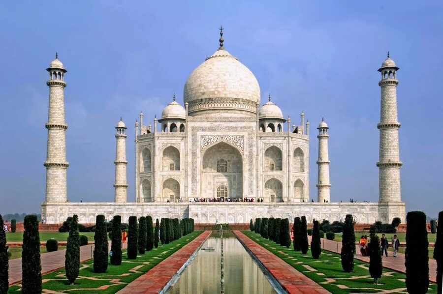 From Delhi: All-Inclusive Taj Mahal Day Tour with transfers - Drivers, guides, and the feel of a private day