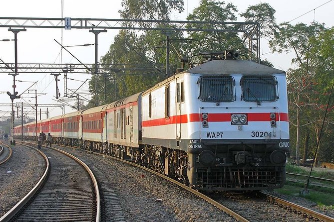 From Delhi: All-Inclusive Taj Mahal Tour by Train with Escort - The Taj Mahal: two hours with the monument