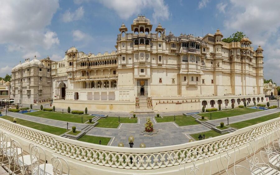 From Delhi: Jaipur Private Tour with Guide & Hotel Pickup - Lunch, shopping, and the pressure question