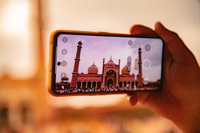 From Delhi: New and Old Delhi Private Sightseeing Tour - India Gate and the formal face of New Delhi