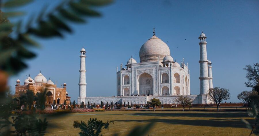 From Delhi: Overnight Taj Mahal & Agra City Tour by Car - Guides, drivers, and the personal side of the tour