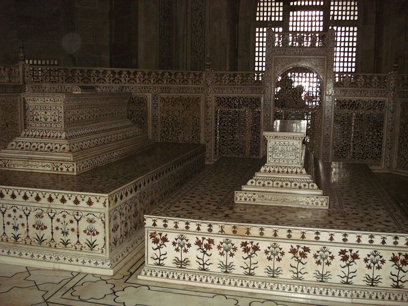 From Delhi: Private Taj Mahal & Agra Day Trip by India's Fastest A/c Train - The Taj Mahal: two hours with time to look up