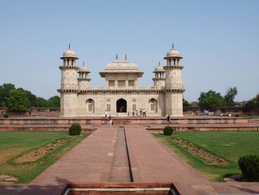 From Delhi: Private Taj Mahal & Agra Tour By SuperFast Train - Agra Fort and the Mughal court