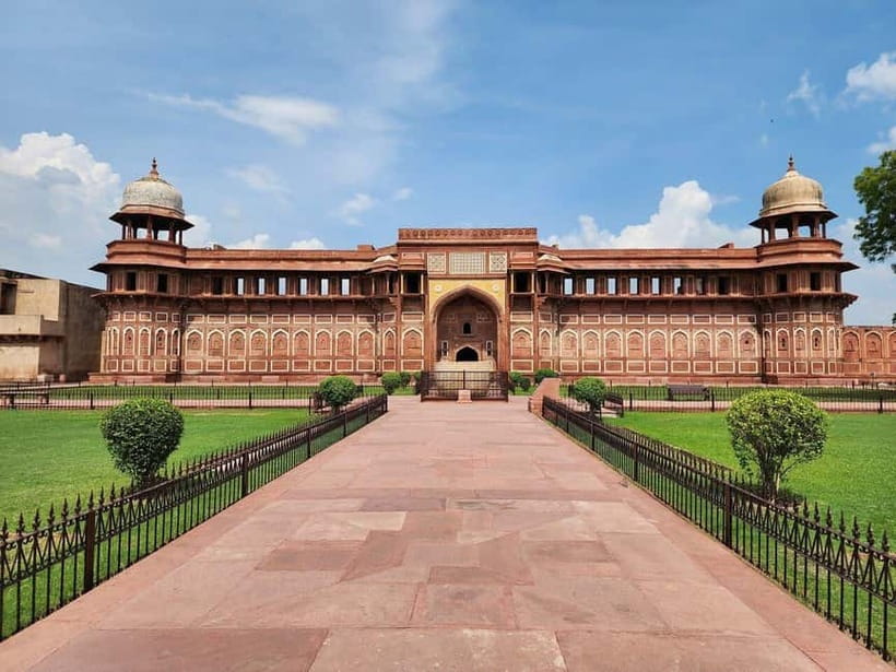 From Delhi: Private Taj Mahal Day Tour By Car and Driver - The meal stop at Bon Barbecue