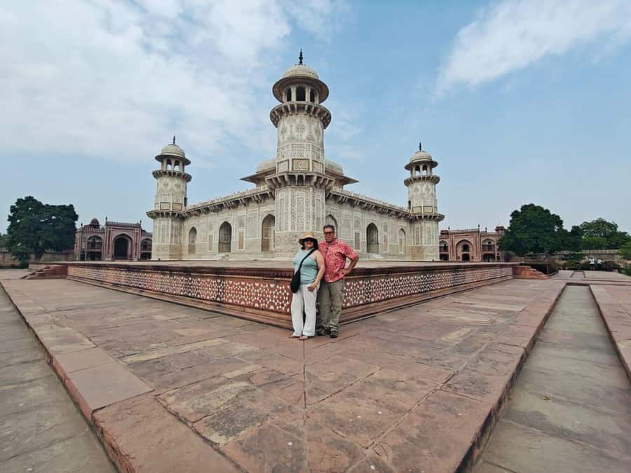 From Delhi: Private Taj Mahal Day Tour with Fast-Track Entry - What the guide and driver add to the day