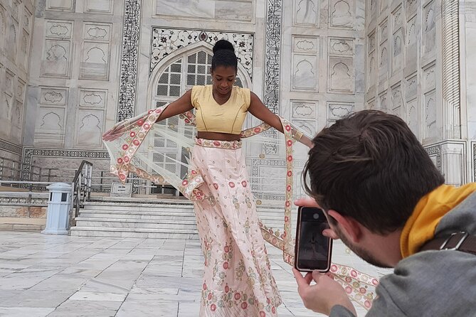 From Delhi: Private Taj Mahal Photoshoot in Indian Ethnic Attire - What you receive after the camera work