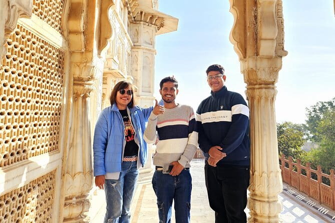 From Delhi: Same Day Taj Mahal & Agra Tour by Car -All Inclusive - What the private guide adds