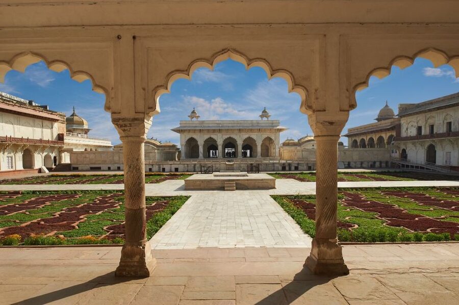 From Delhi: Taj Mahal & Agra City Tour By Gatiman Train - Agra Fort shows the power behind the marble