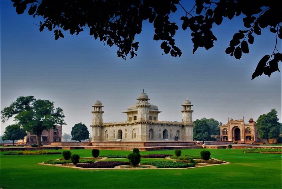 From Delhi: Taj Mahal & Agra City Tour By Gatiman Train - Baby Taj rewards a slower look