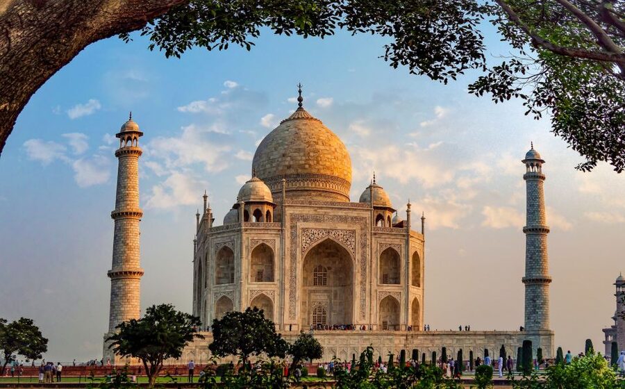 From Delhi: Taj Mahal & Agra City Tour By Gatiman Train - Meals make the long day easier