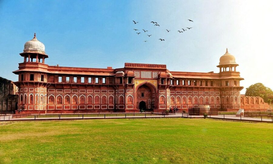 From Delhi: Taj Mahal & Agra City Tour By Gatiman Train - Your guide matters more than the car