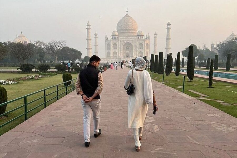 From Delhi: Taj Mahal & Agra Day Tour by Superfast Train - Guides who add more than a script