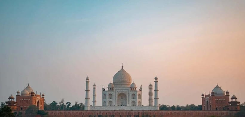 From Delhi: Taj Mahal & Agra Day Tour with Fatehpur Sikri - The private car is the tour’s practical strength