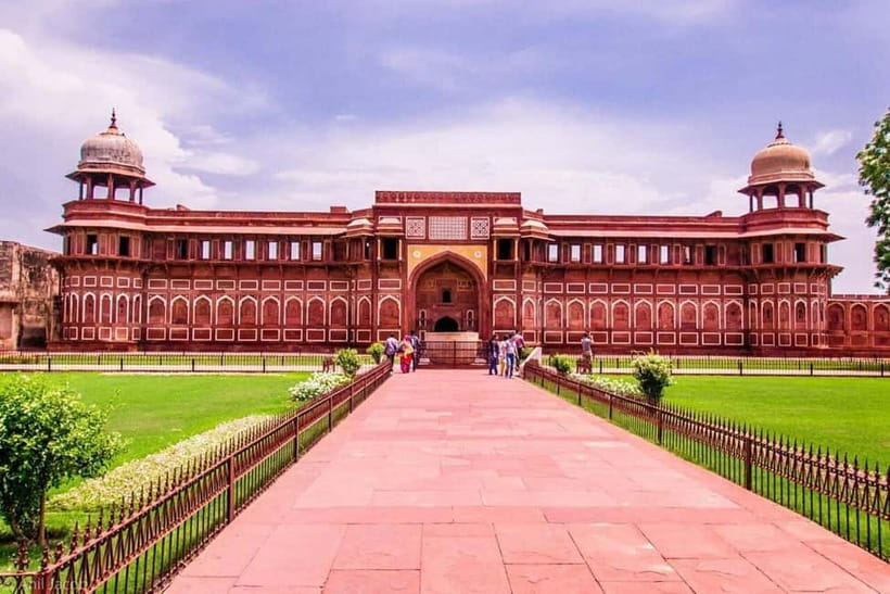 From Delhi: Taj Mahal & Agra Day Tour with Fatehpur Sikri - The Taj Mahal: start early and protect your best hours