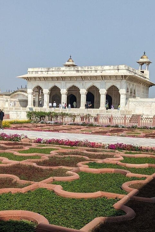 From Delhi: Taj Mahal & Agra Day Trip with Jaipur Drop - Entering the Taj Mahal with a guide