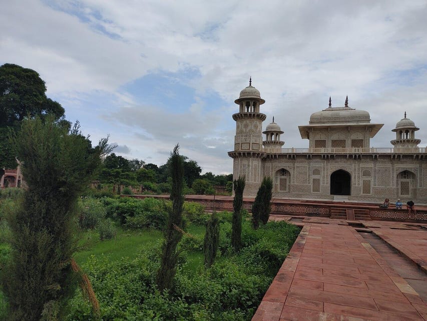 From Delhi: Taj Mahal & Agra Day Trip with Jaipur Drop - The private car and the long day on the road