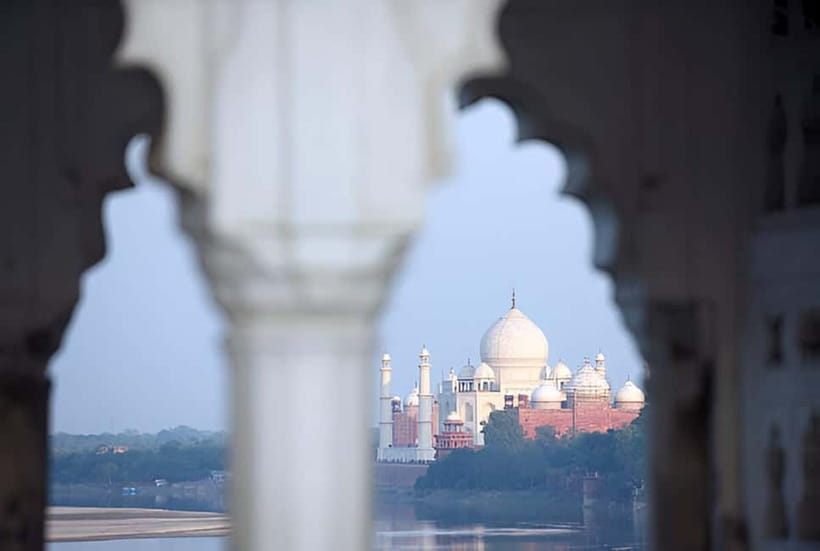 From Delhi: Taj Mahal, Agra Fort & Fatehpur Sikri Day Trip - Private cars, pickup areas, and return travel