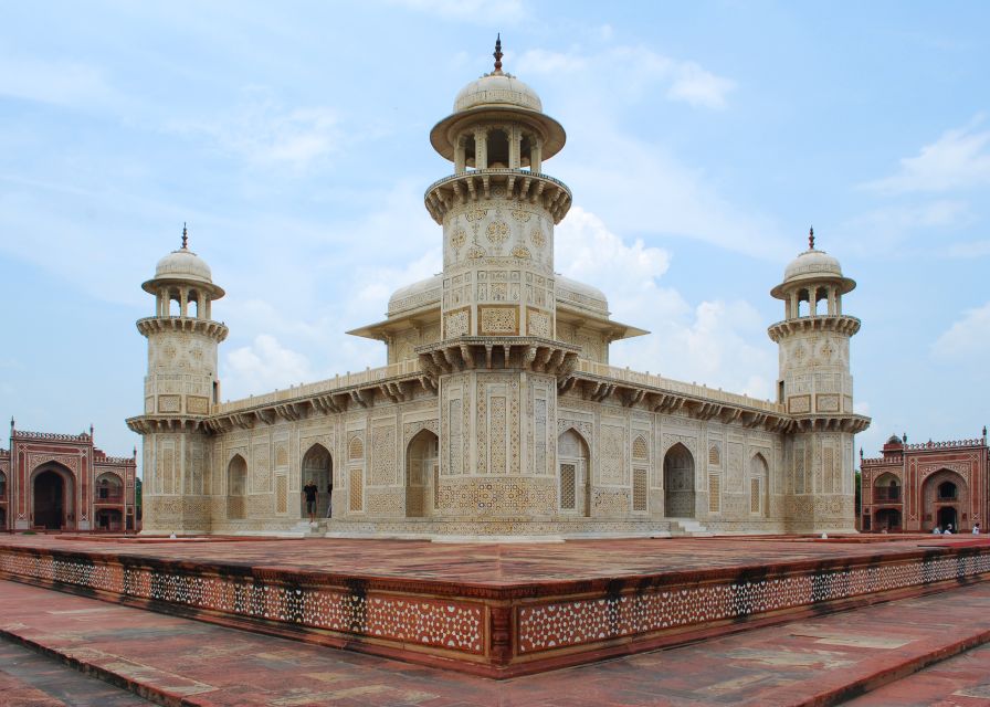 From Delhi: Taj Mahal & Agra Fort Private Tour with Options - What the guide adds to the day