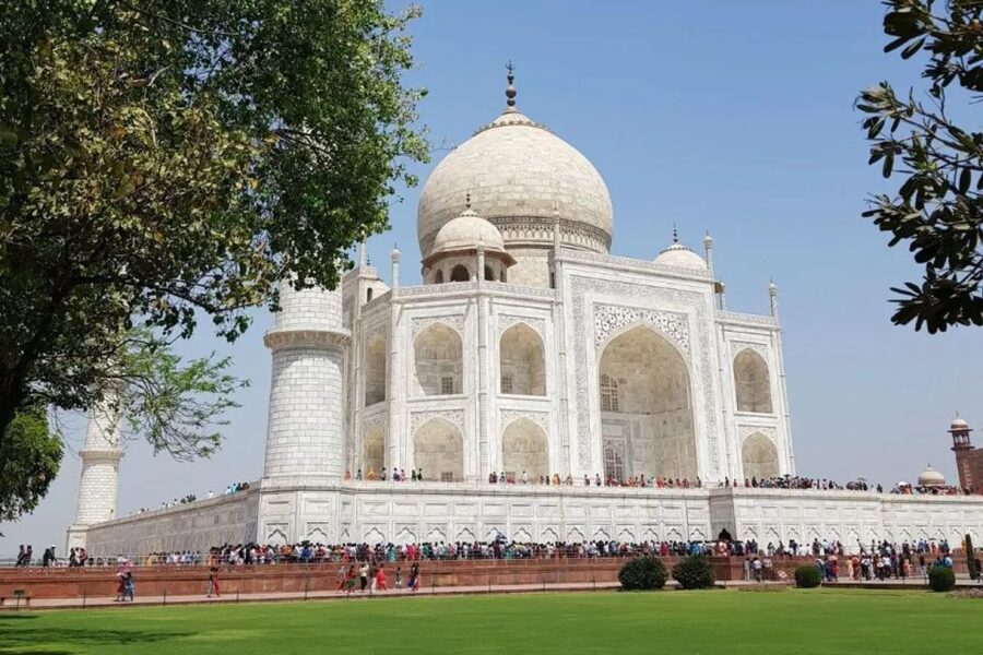 From Delhi: Taj Mahal, Agra & Mathura Tour by Car - Krishna Janmabhoomi in Mathura