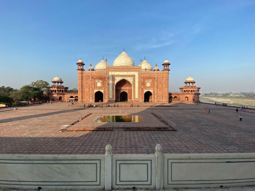 From Delhi: Taj Mahal & Agra Private Day Trip with Transfers - What the driver and guide add to the day