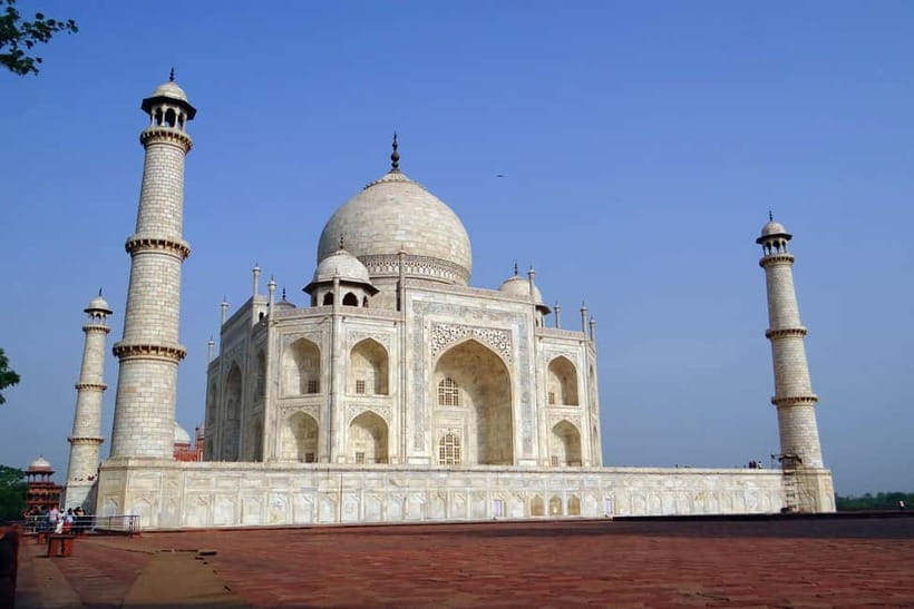 From Delhi: Taj Mahal & Agra Tour with Lunch at Marriott - First sight of the Taj Mahal