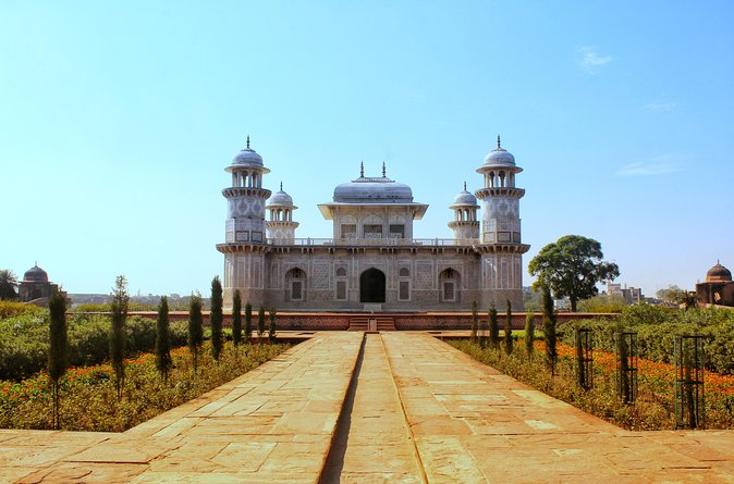 From Delhi Taj Mahal and Agra Fort Private Tour By India's fastest Train - Agra’s bazaar and the 30-minute shopping stop