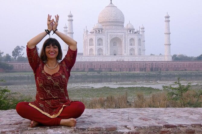 From Delhi: Taj Mahal Sunrise & Agra Handicraft Heritage Tour - The guide and driver make the difference