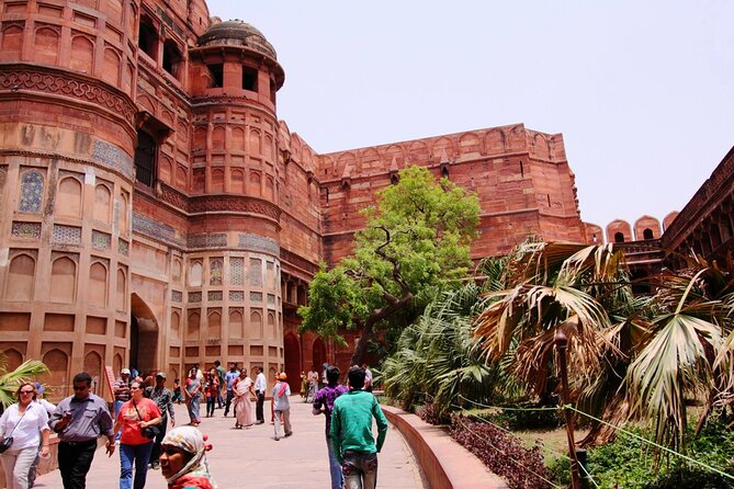 From Delhi: Taj Mahal Sunrise and Agra Fort Private Tour - The optional meal at the DoubleTree by Hilton Agra